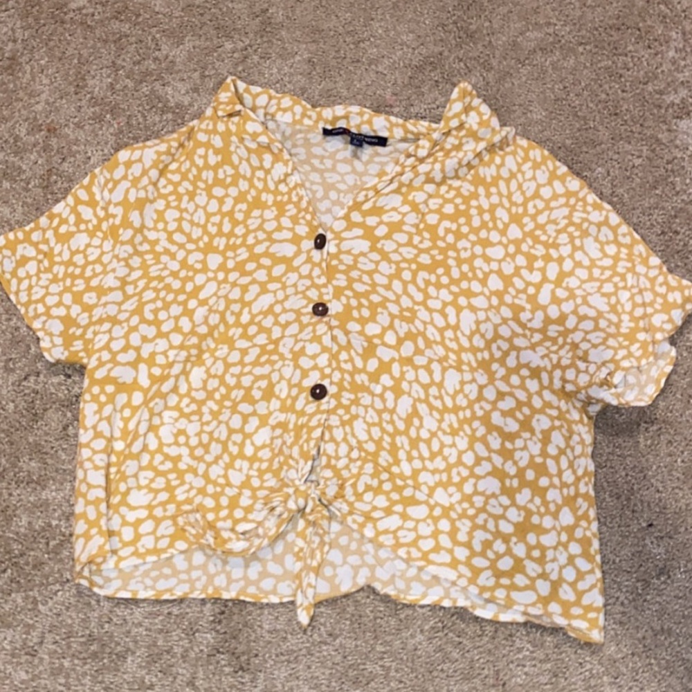 Yellow cheetah cropped t-shirt